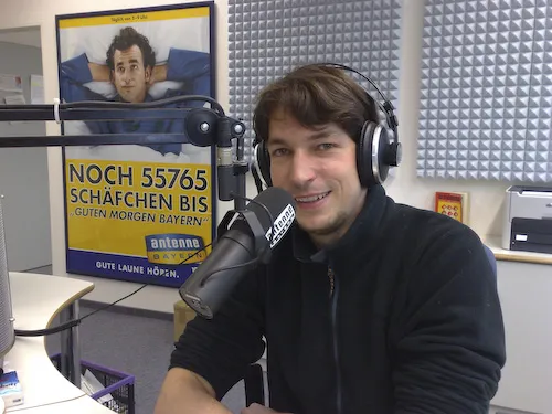 Bernward Elsel im Studio von Antenne Bayern